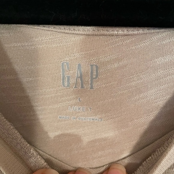 Gap luxe tee is super soft and perfect for a lazy day at home, pjs, working out - Picture 2 of 3